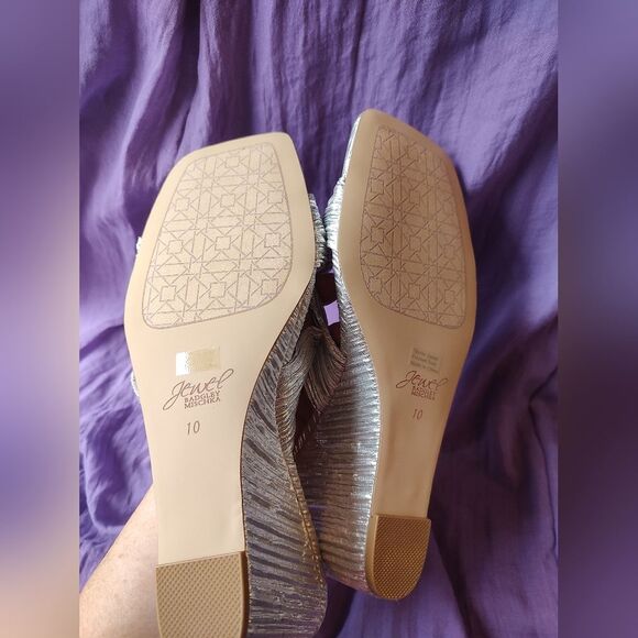 Jewel Badgley Mischka Women's Silver Heeled Sandals. Size 10 - Picture 7 of 9